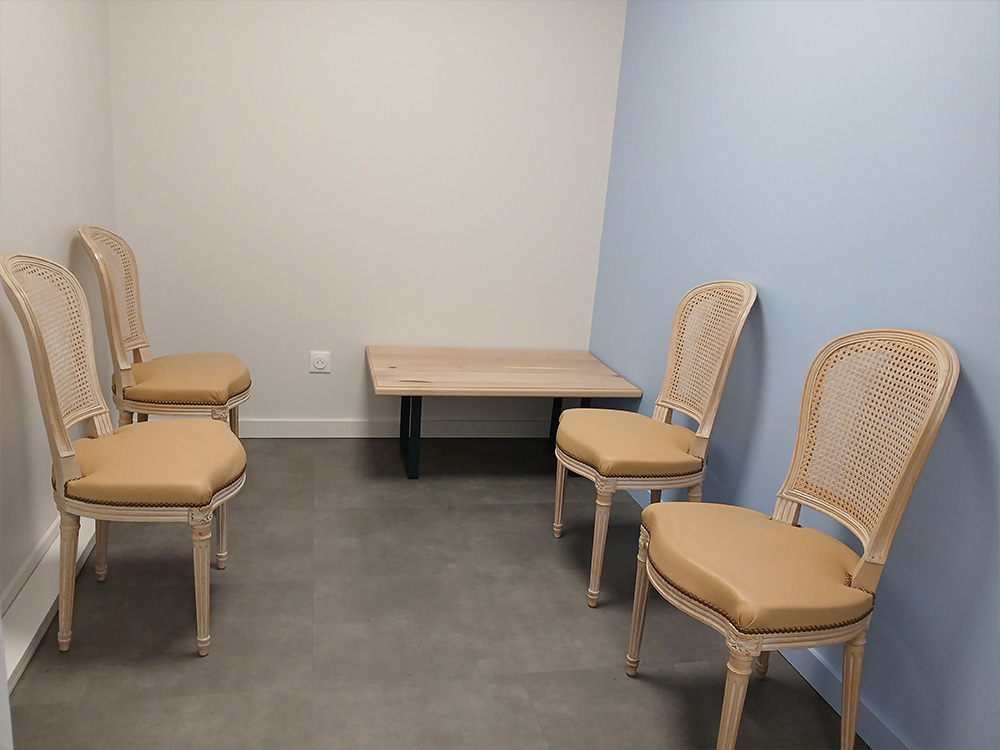 Salle d'attente - Delphine Gavend Avocat - 73 Saint-Alban-de-Montbel